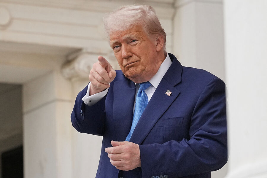 Трамп Қазақстан тауарларына 25 пайыздық импорттық баж салығын енгізетінін мәлімдеді