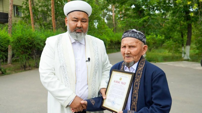 Меккеге барудан бас тартқан павлодарлық қария садақасын балаларға арнады. Муфтият оны қолдады