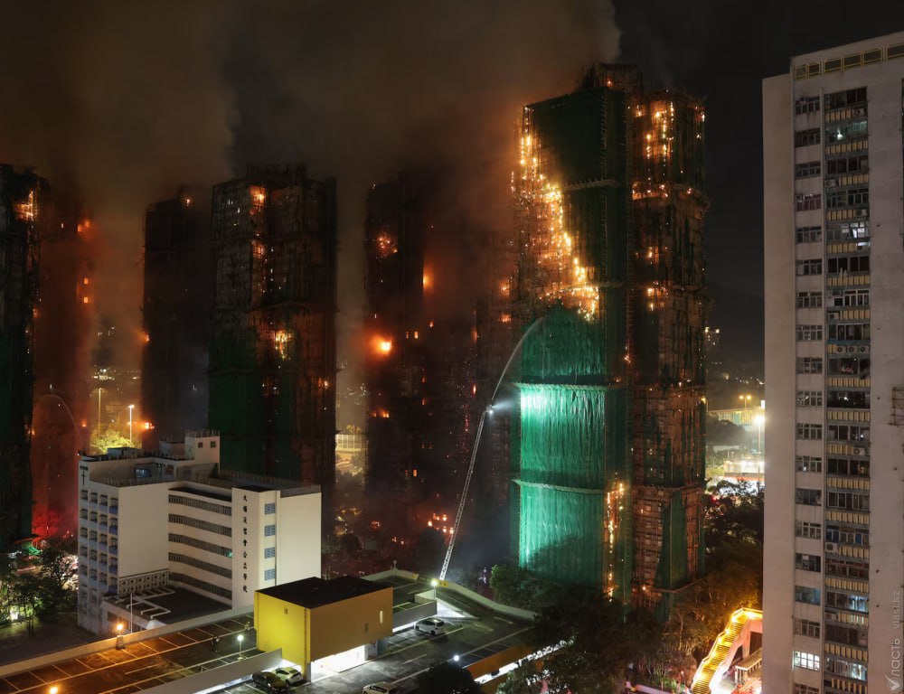 Гонконгтағы алапат өрт: кемінде 94 адам қаза тапты, жүздеген тұрғын із-түзсіз